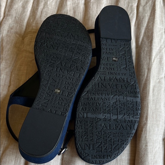 Alfani  Sandals 11 navy thong - Picture 8 of 9